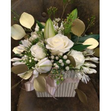 Darčekový box z miešaných kvetov - Hranatý